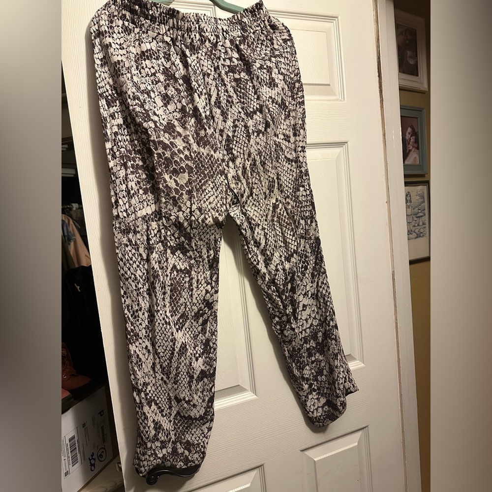 Lavender Brown Snake 🐍 Print Pant - Picture 5 of 6